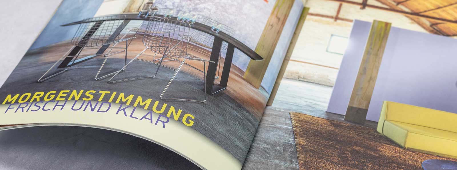 Interieur in Morgenstimmung, frisch und klar, im Trendbuch des Jahres 2025